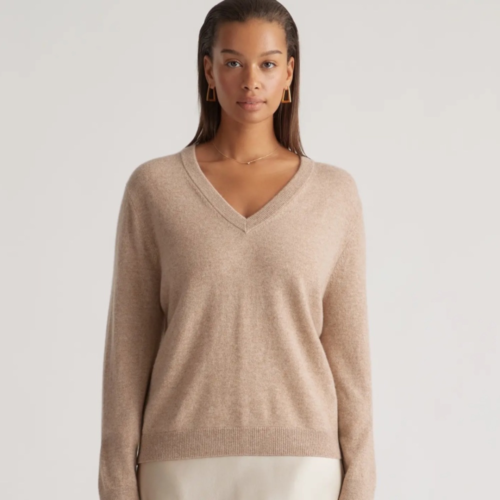 Quince Mongolian Cashmere Relaxed V Neck Sweater Size M
